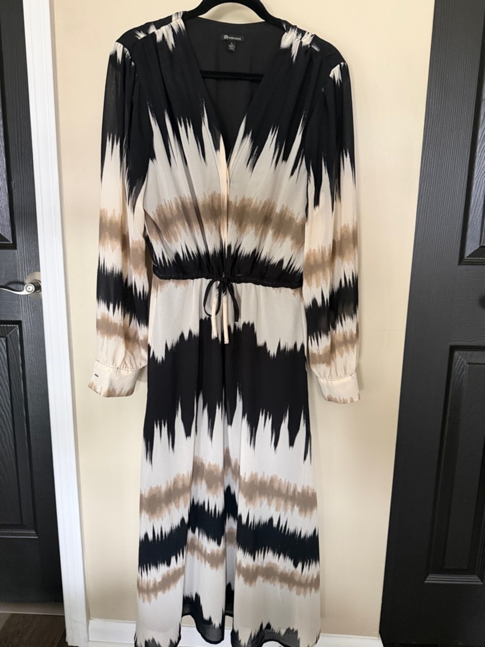 Versona Black & Cream V-Neck Maxi Dress